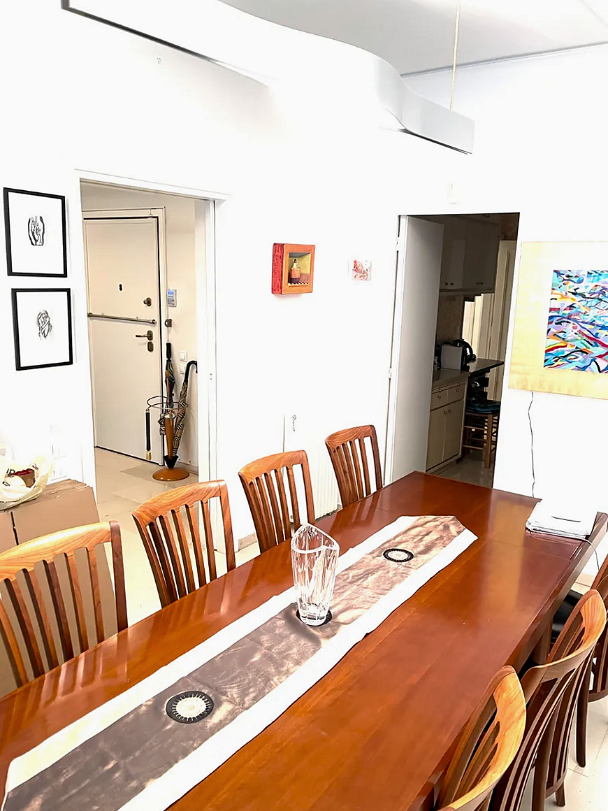 Connected sitting and reception space